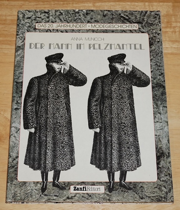 Municchi, Der Mann im Pelzmantel.