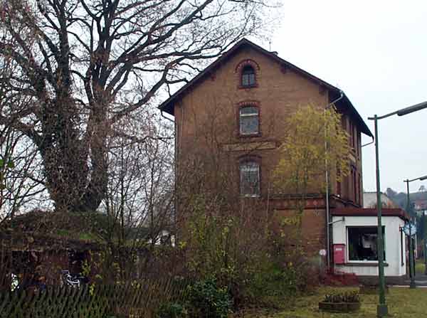 Das Bahnhofsgeb�ude