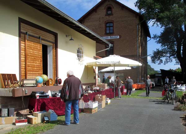 Flohmarkt Mausohr-Bahnhof. Dirk Diehl